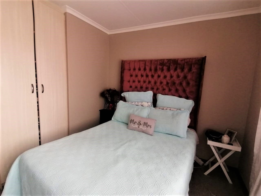 2 Bedroom Property for Sale in Hillside Free State